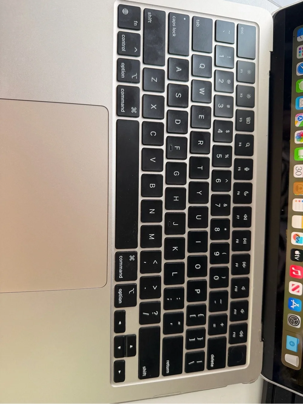 Apple MacBook Air M2 13.6” (2022) – Starlight – 256GB